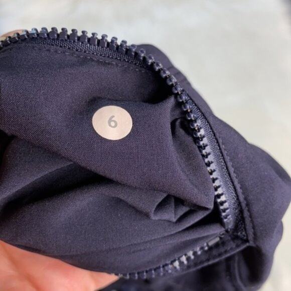 Lululemon Navy Mid Rise Cropped Pants - Picture 9 of 9